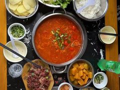 -黄利砖万峰林布依特色酸笋牛肉馆