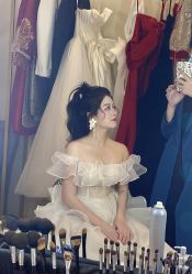 -现代经典婚纱摄影