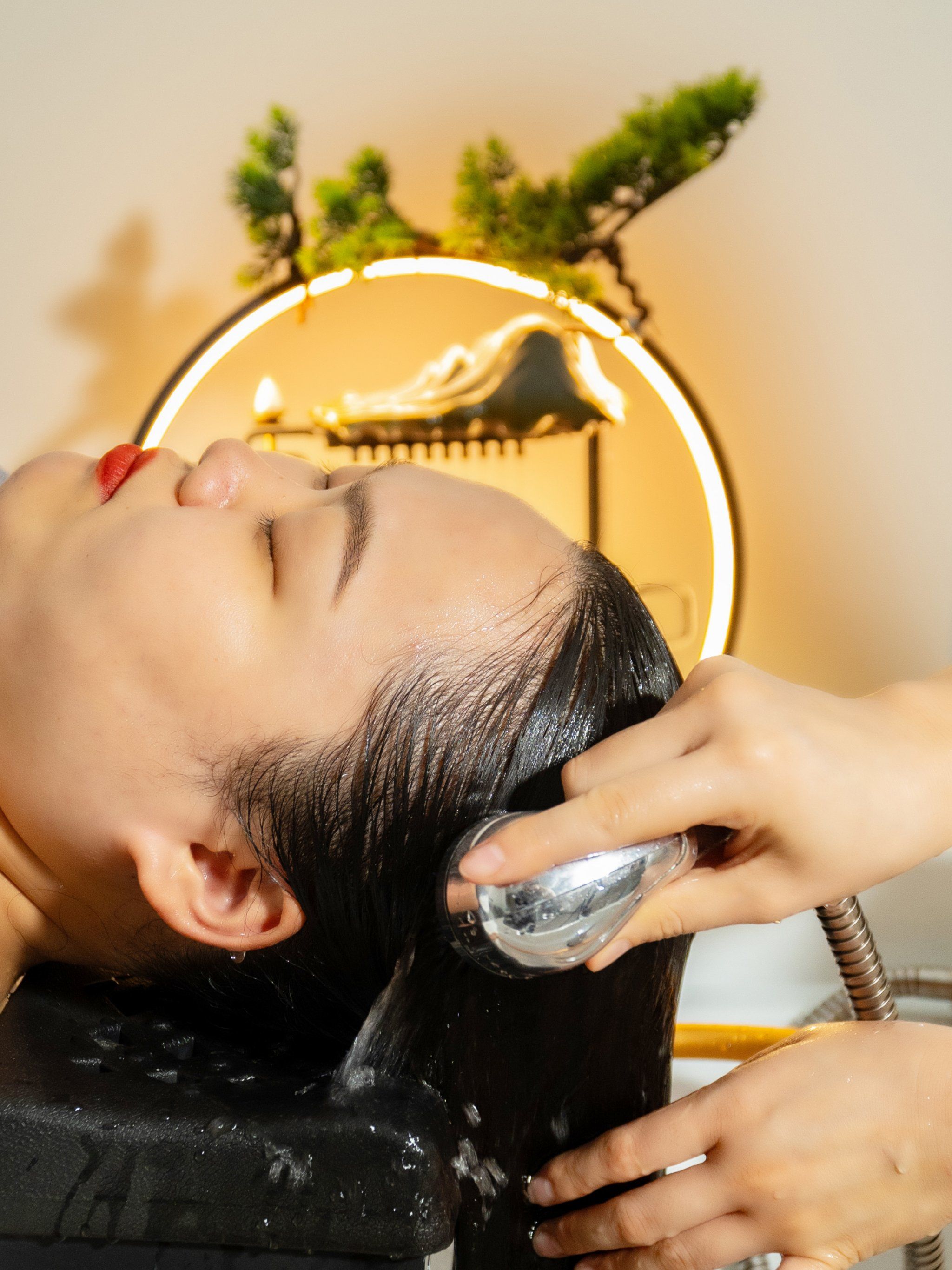 n✅头疗师会根据你的头部情况给你搭配专门的汤药水,都是中草药