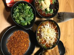 冒鸭血糍粑和脑花-蜀一数二串串香