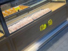 面包甜点陈列柜-鲍师傅糕点(江苏路店)