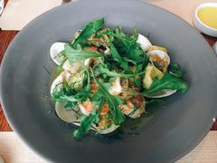 温热海鲜沙拉配牛油果-Mercato莫卡多露台餐厅与酒吧(K11店)