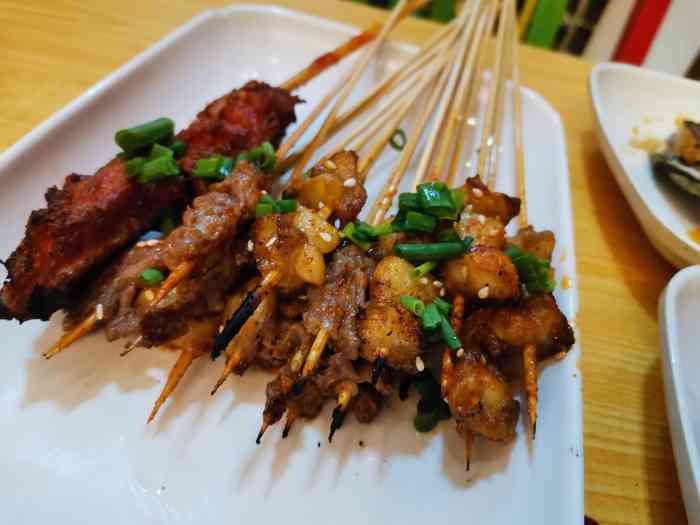 赵小厨"店面不大,装修得有点特色,也干净.点了个-大众点评移动版