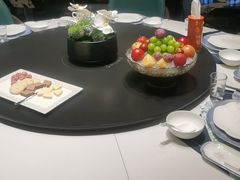 -鞍山大白鲨美食酒店