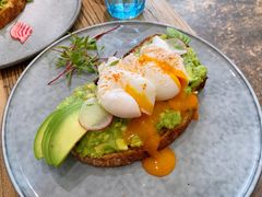 牛油果温泉蛋吐司-O'mills Sourdough Bakery&Bistro(永嘉路店)