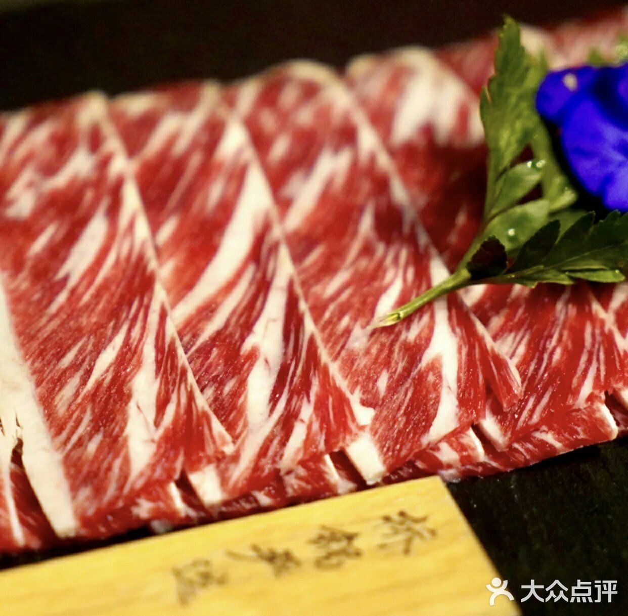 如果想坐那里的玻璃房的话记得提前三天预约