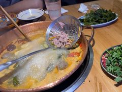 -洱火云南酸菜牛肉火锅(石景山当代商城店)