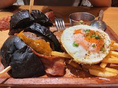 经典牛肉汉堡-HELLO 27 意面·沙拉·帕尼尼