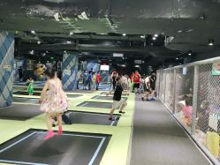 -反弹蹦床公园·亲子乐园·团建·派对(青岛融创茂店)