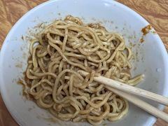 -松树干拌面店