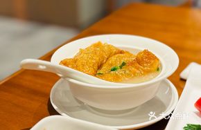 Bamboo Paddle Rolls in Soup
