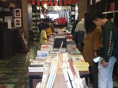 -钟书阁(松江泰晤士小镇店)