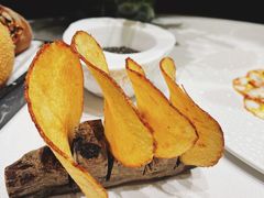 鱼子酱佐黄油土豆片-Le Bistrot de Racine