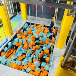 -蹦贝运动中心·蹦床·攀岩·闯关(龙岗店)