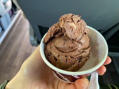 黑巧克力焦糖扁桃仁冰淇淋-哈根达斯(西安高新店)