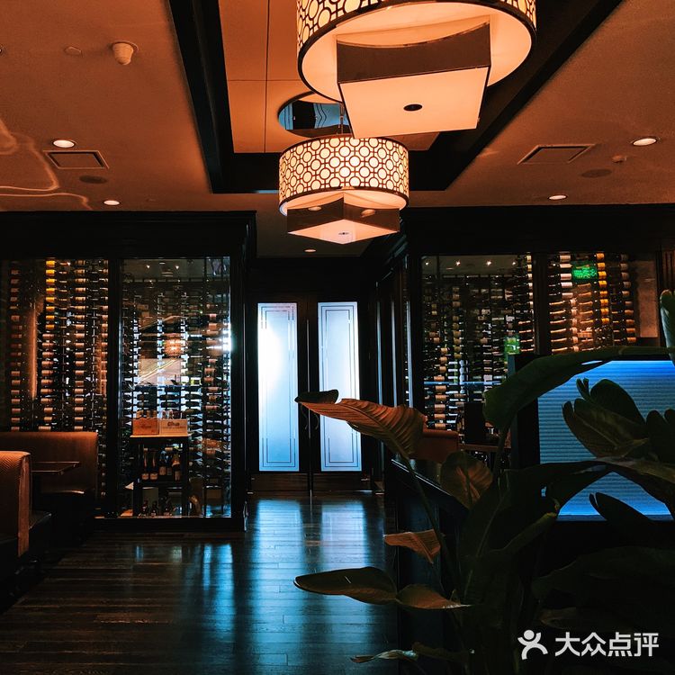 沪上老牌三大牛排馆之一的莫尔顿牛排