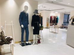 女装店进门-优刻西服西装定制(金轮国际广场店)