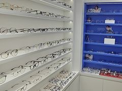-美式眼镜·授权蔡司.依视路.尼康.豪雅.明月(南翔印象城店)