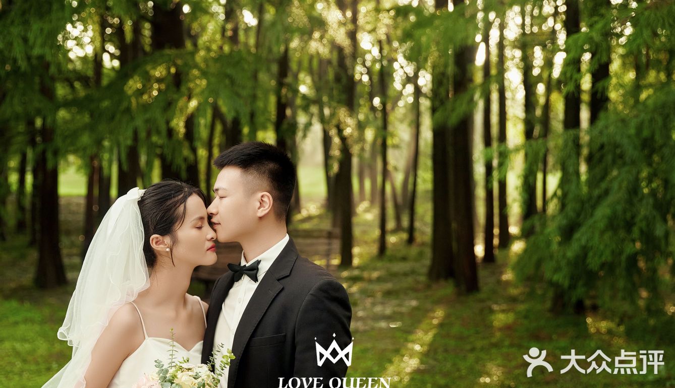 一生就拍一次的婚纱照留下了非常美好的回忆