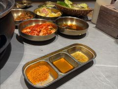 -草家酱蟹炭火烤肉店(珲春南路一店)