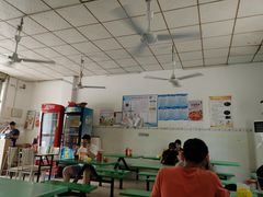 大堂-明记砂煲美食(人民北路四十号大院店)