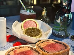 惠灵顿牛排-弦月窗LUNETTE BY AMANDA(复兴路店)