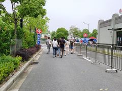 -奕欧来上海购物村停车场