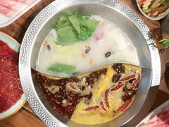 -东巴婆婆云南鱼豆花火锅(大东门店)