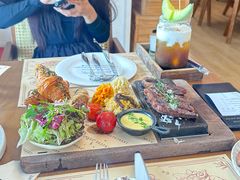 -Mark&Mars Restaurant