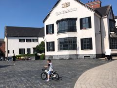 -钟书阁(松江泰晤士小镇店)