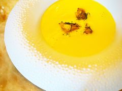 洋葱南瓜奶油汤，烤栗子配鼠尾草和香葱奶油-AZUR聚(香格里拉饭店)