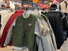 -NIKE上海青浦换季优惠店
