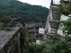 -四川汶川特大地震漩口中学遗址