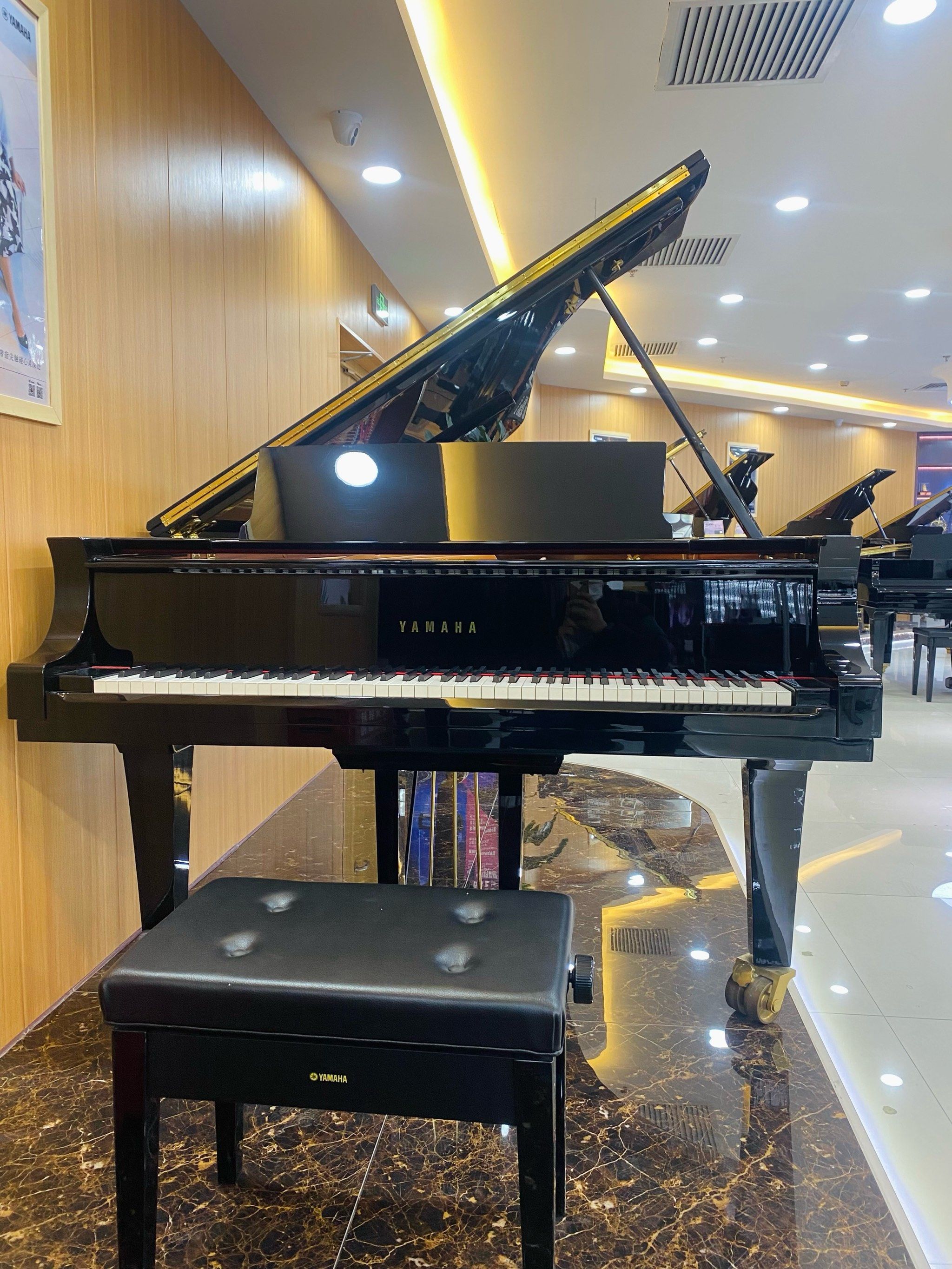 满足各种弹琴用途需求「姜杰钢琴琴城·雅马哈卡瓦依