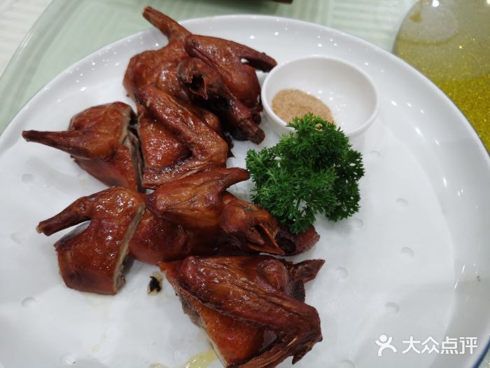 巨元河鲜酒楼·清远特色菜名店(英德店)玻璃乳鸽图片