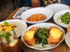 熏三文鱼班尼迪克蛋-ROAST coffee & eatery