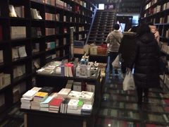 -钟书阁(松江泰晤士小镇店)