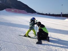 -荣盛康旅野三坡滑雪场