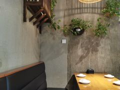 卡座-炉小二铜锅牛蛙•川湘菜(三里屯店)