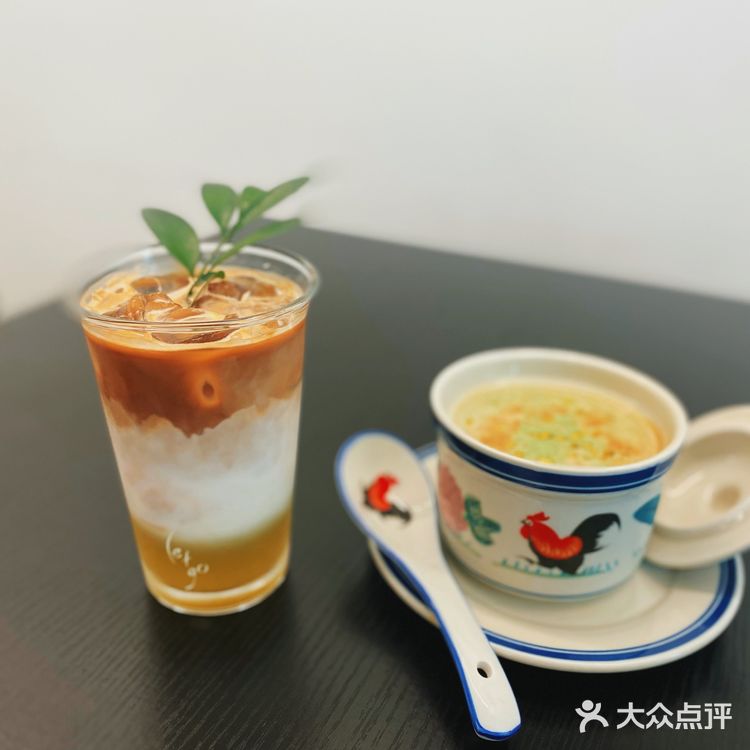 春日午后意外闯入的小区里的咖啡花园