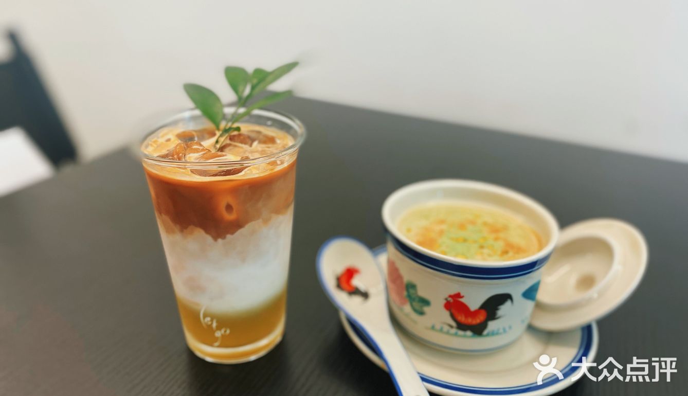 春日午后意外闯入的小区里的咖啡花园