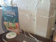 -Chom Cafe and Restaurant
