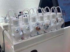 -名创优品(北京新中关购物中心地铁层店)
