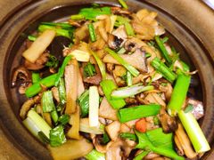 爆炒赤松茸黑牛肝菌-云海肴汽锅鸡·云南小炒(天津国金汇店)