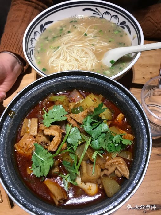 霸道川面馆(锦尊路店)干锅肥肠面图片 - 第1张