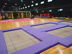 -嘿哟动霸CHUA·新潮玩运动娱乐中心·蹦床滑冰团建乐园