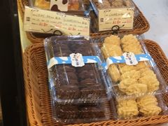 -光明牛奶棚(南泉店)