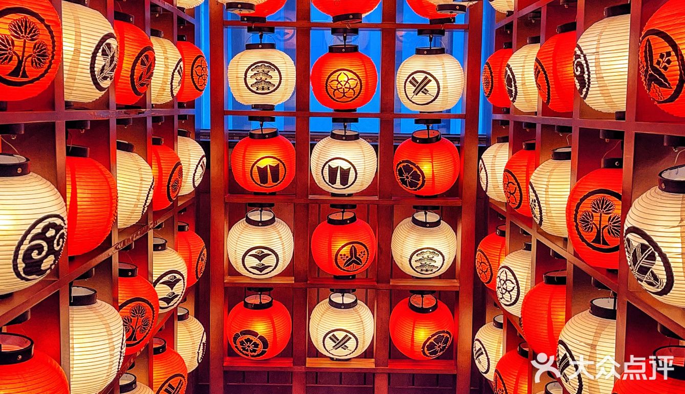 换装拍照+吃饭👘店里都是🫣摇曳的樱花美眉