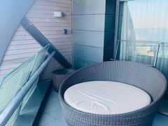 -上海滴水湖皇冠假日酒店