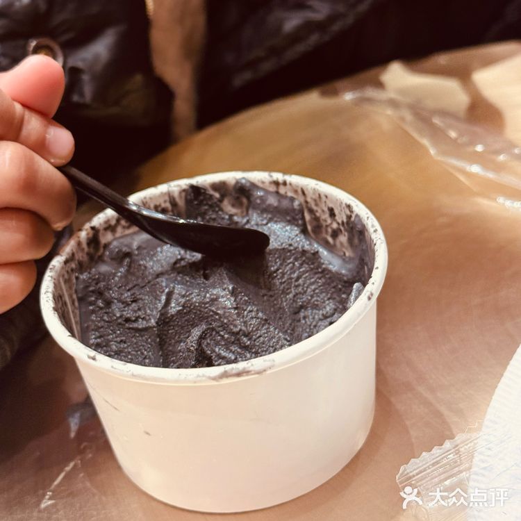 这芝麻冰淇淋🍦真的比蛋挞香